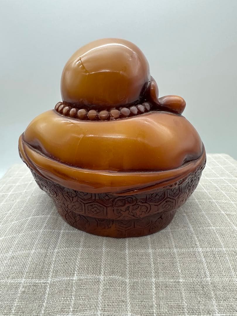 ☆☆ 遺品整理品☆☆ 琥珀 蜜蜡 アンティーク品 弥勒仏 レトロ948g箱がある