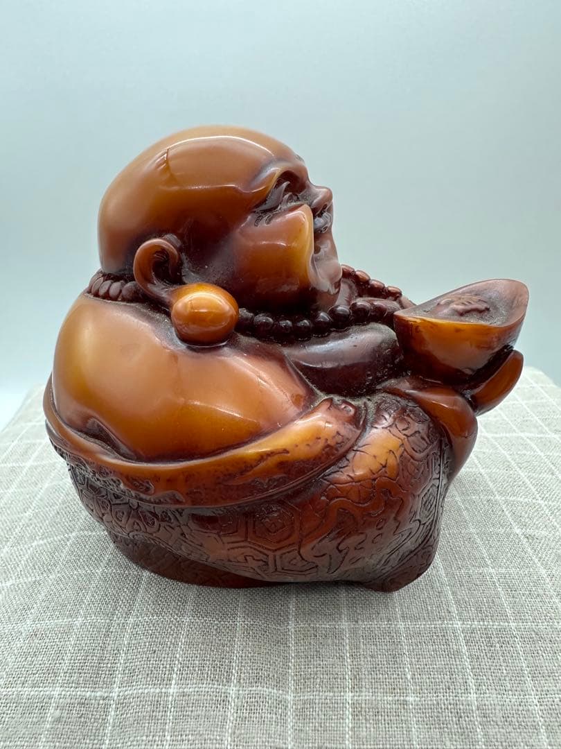 ☆☆ 遺品整理品☆☆ 琥珀 蜜蜡 アンティーク品 弥勒仏 レトロ948g箱がある