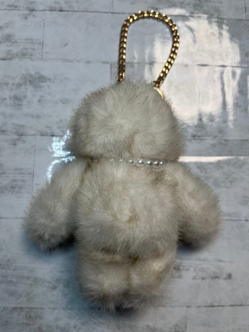 NiziU アヤカ キーホルダー ナマケモノ ぬいぐるみチャーム 白 - メルカリ