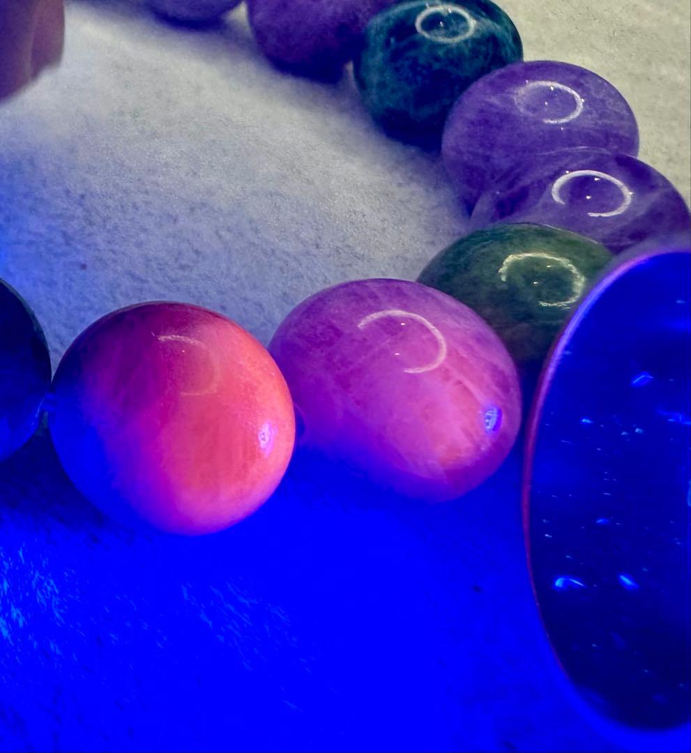 ブルーハックマナイト　蛍光反応が美しい　11.5mm