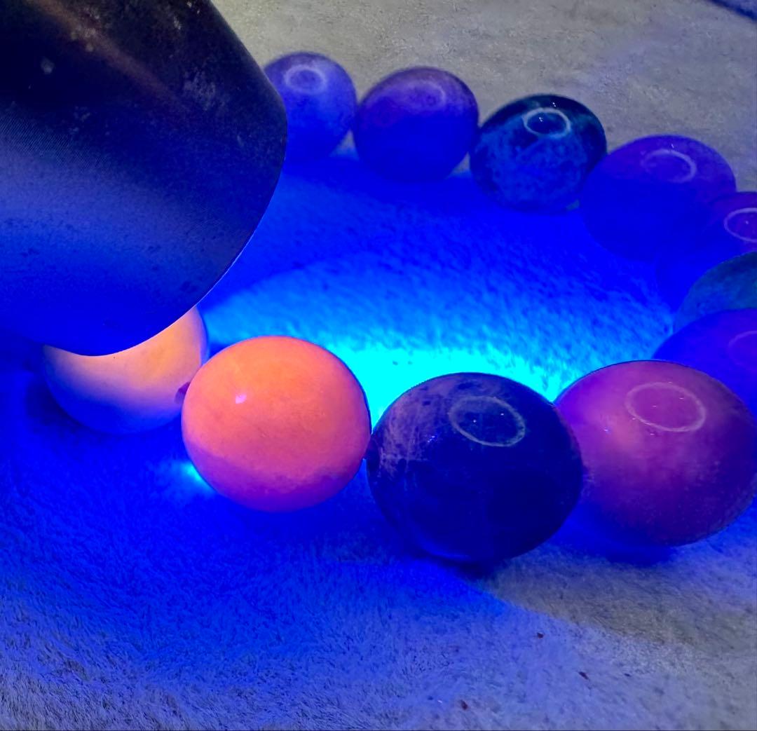 ブルーハックマナイト　蛍光反応が美しい　11.5mm