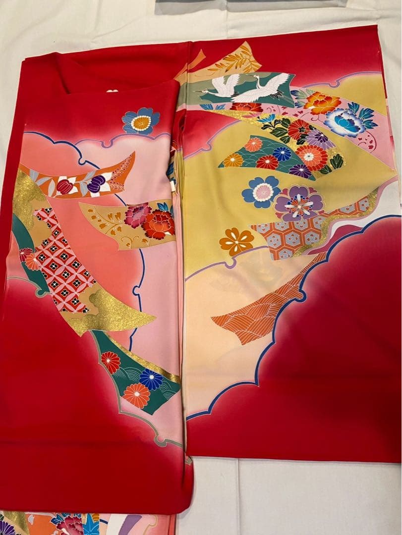 女児四つ身祝着　赤色 花柄 鶴模様 重ね襟　和装　着物　浴衣　七五三　絵羽板