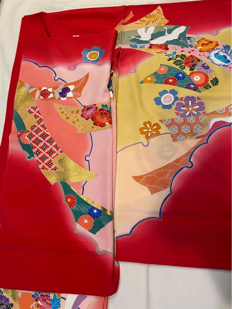 女児四つ身祝着　赤色 花柄 鶴模様 重ね襟　和装　着物　浴衣　七五三　絵羽板