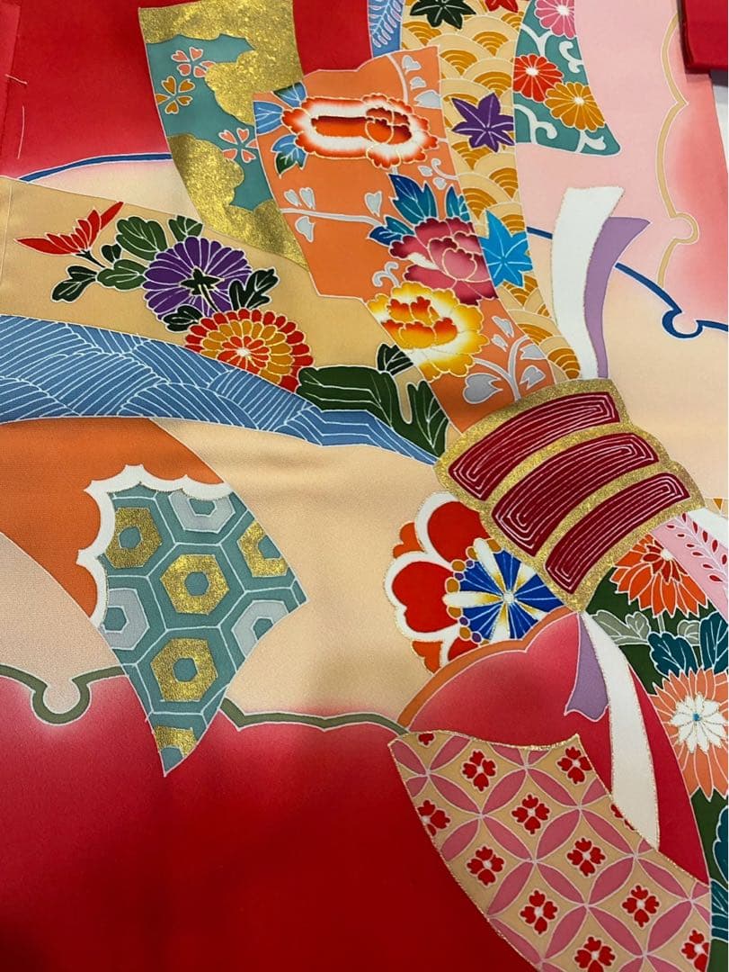 女児四つ身祝着　赤色 花柄 鶴模様 重ね襟　和装　着物　浴衣　七五三　絵羽板