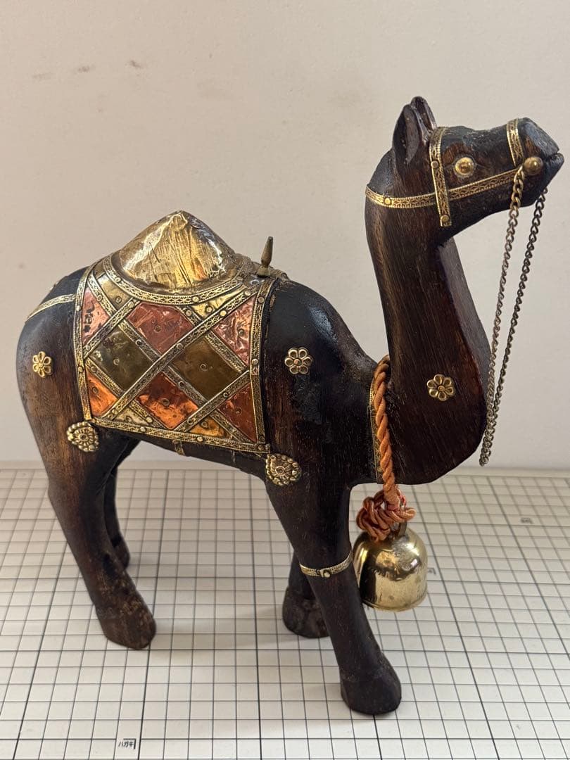 アラブで購入した木製置物セット（象とラクダ）