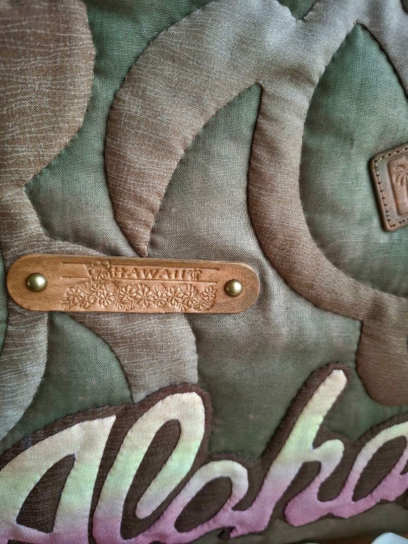 ハワイアンキルトバッグ　ホヌ　ピンクロ 2WAYファスナー　革タグチャーム付