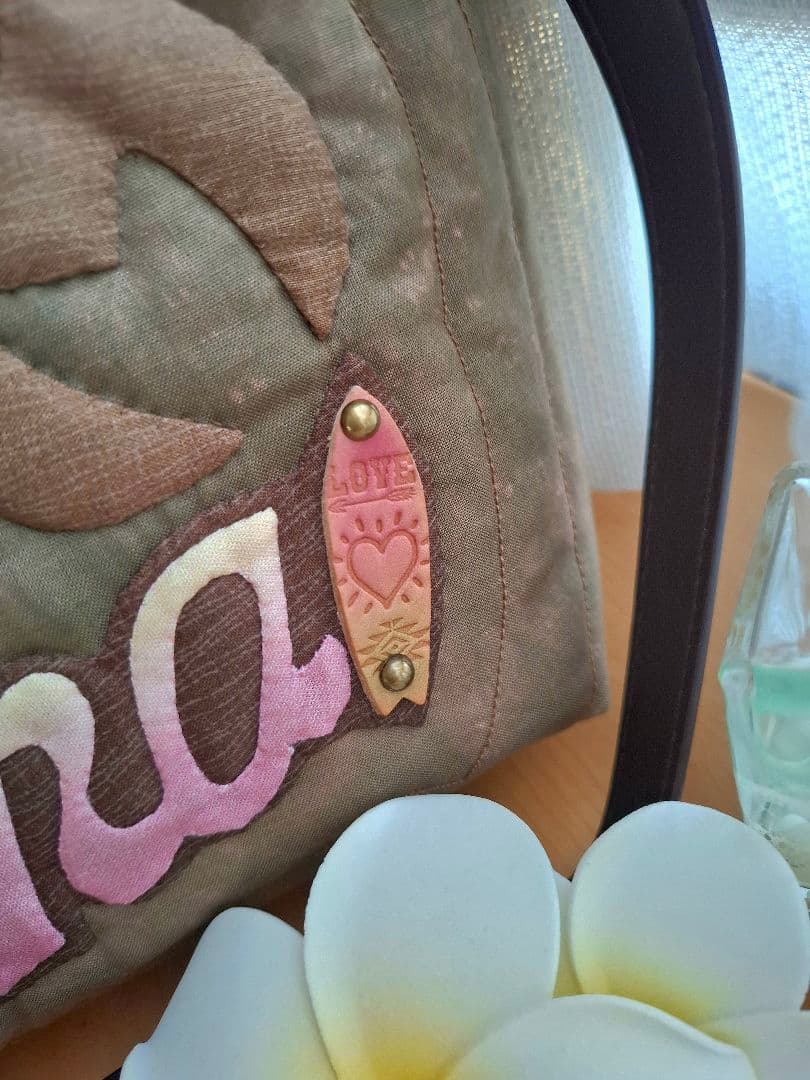 ハワイアンキルトバッグ　ホヌ　ピンクロ 2WAYファスナー　革タグチャーム付