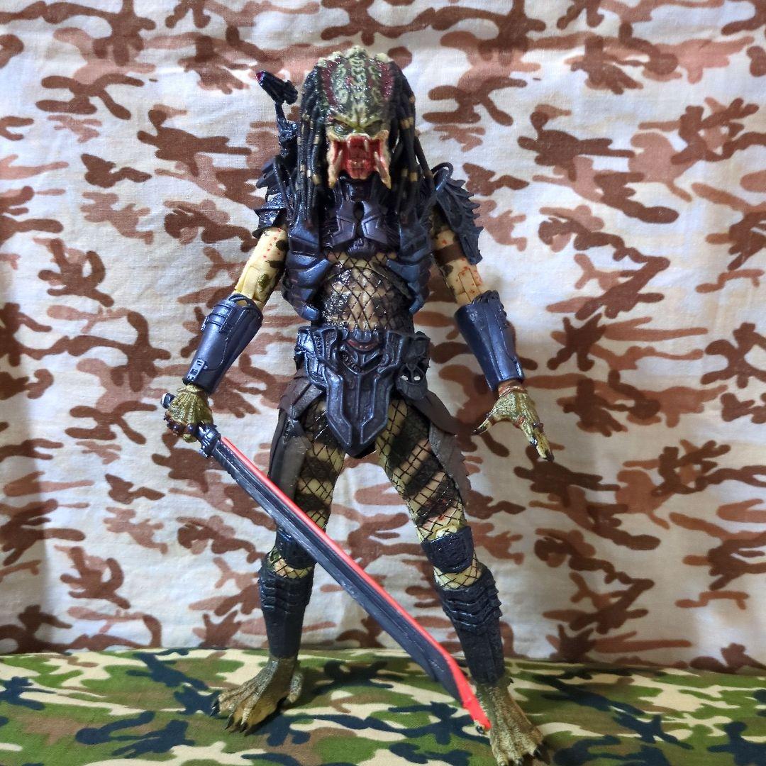 NECA ／アルティメット・アーマードロスト•プレデター《中古開封品》