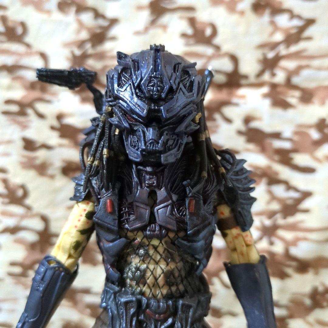 NECA ／アルティメット・アーマードロスト•プレデター《中古開封品》