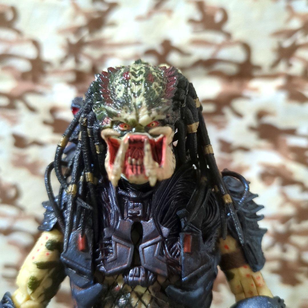 NECA ／アルティメット・アーマードロスト•プレデター《中古開封品》