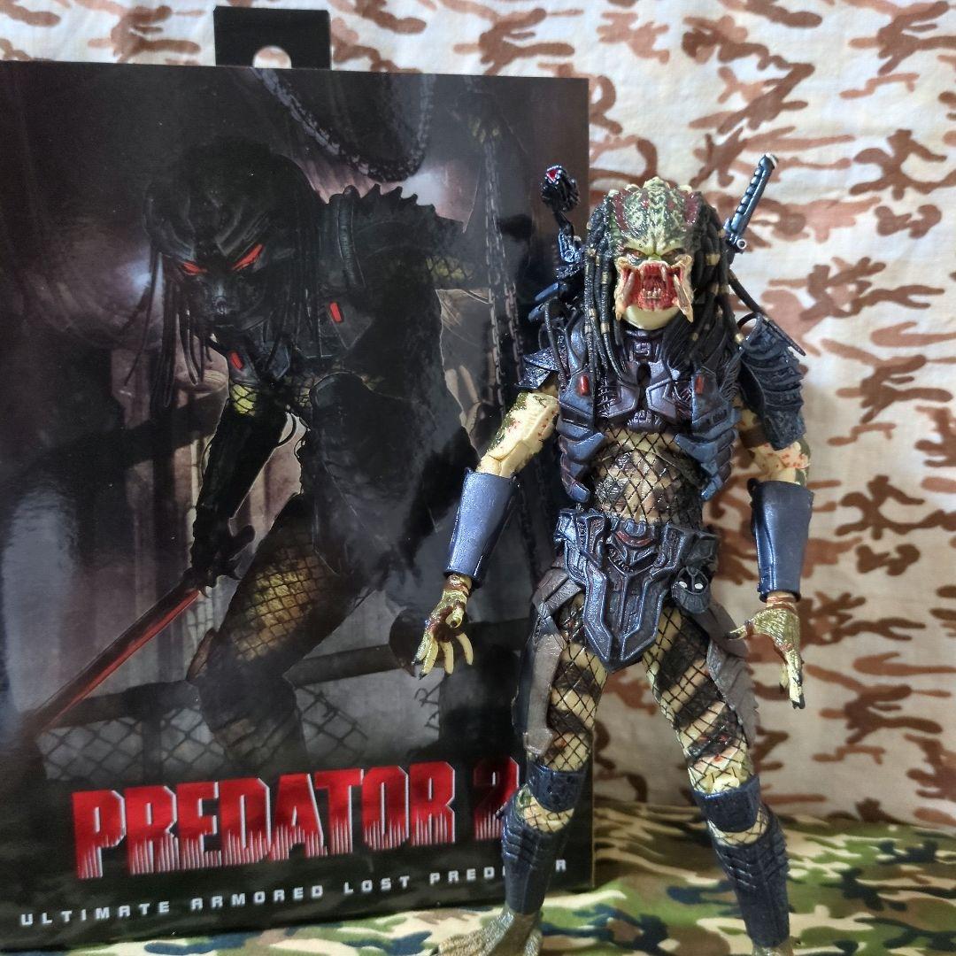 NECA ／アルティメット・アーマードロスト•プレデター《中古開封品》