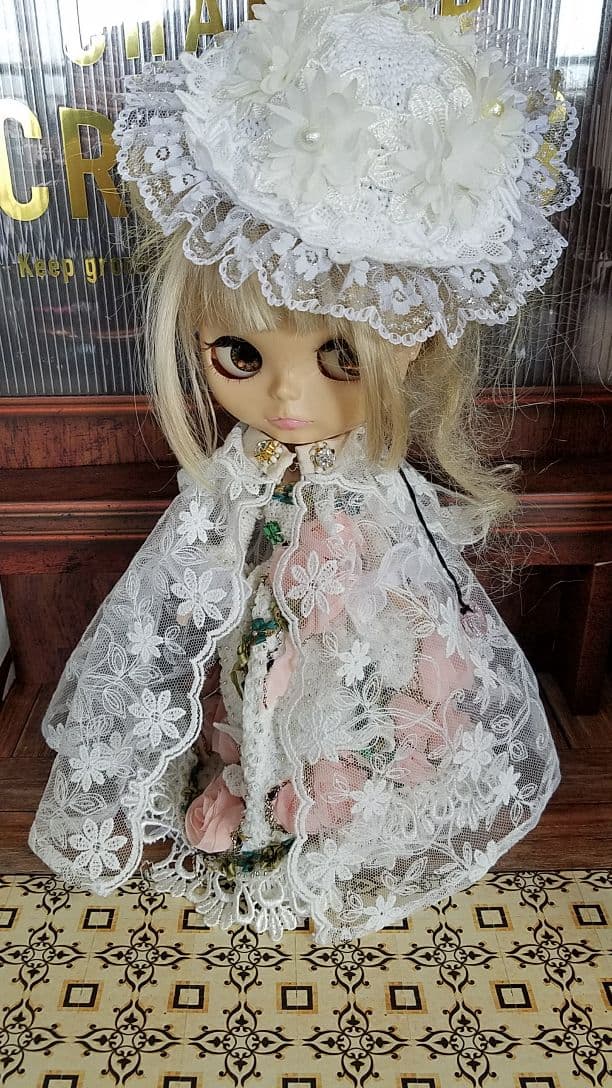 ブライス薔薇のロングドレスとレースのマント