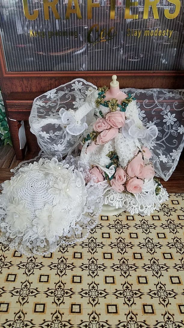 ブライス薔薇のロングドレスとレースのマント