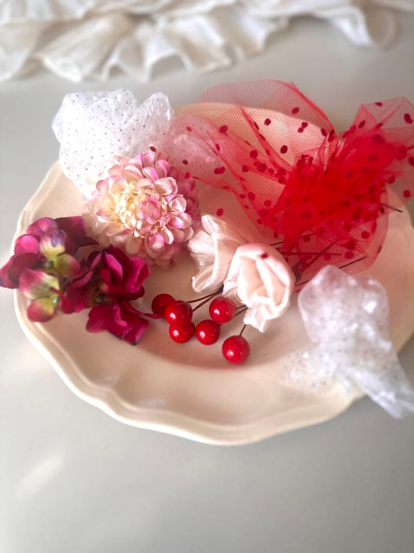 七五三髪飾り　ダリア 紫陽花 赤い実 チュール髪飾り