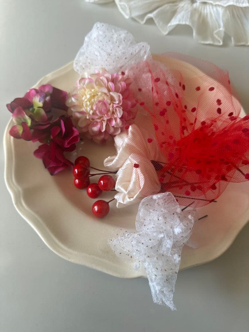 七五三髪飾り　ダリア 紫陽花 赤い実 チュール髪飾り