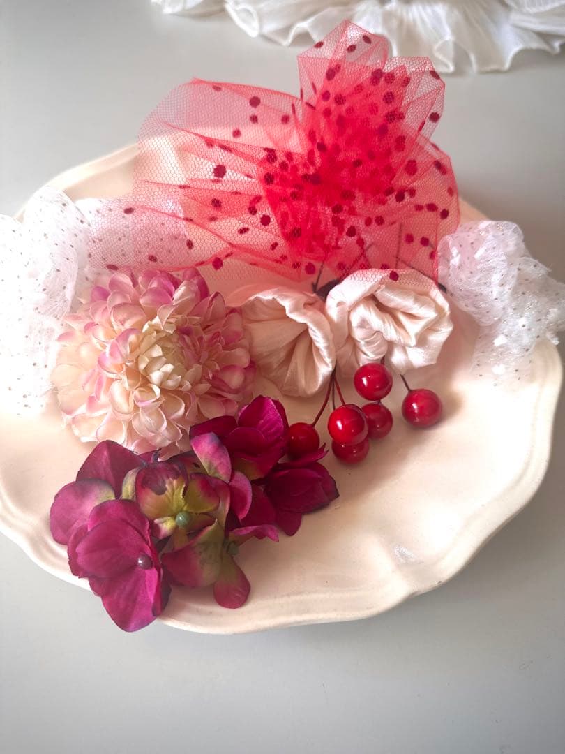 七五三髪飾り　ダリア 紫陽花 赤い実 チュール髪飾り