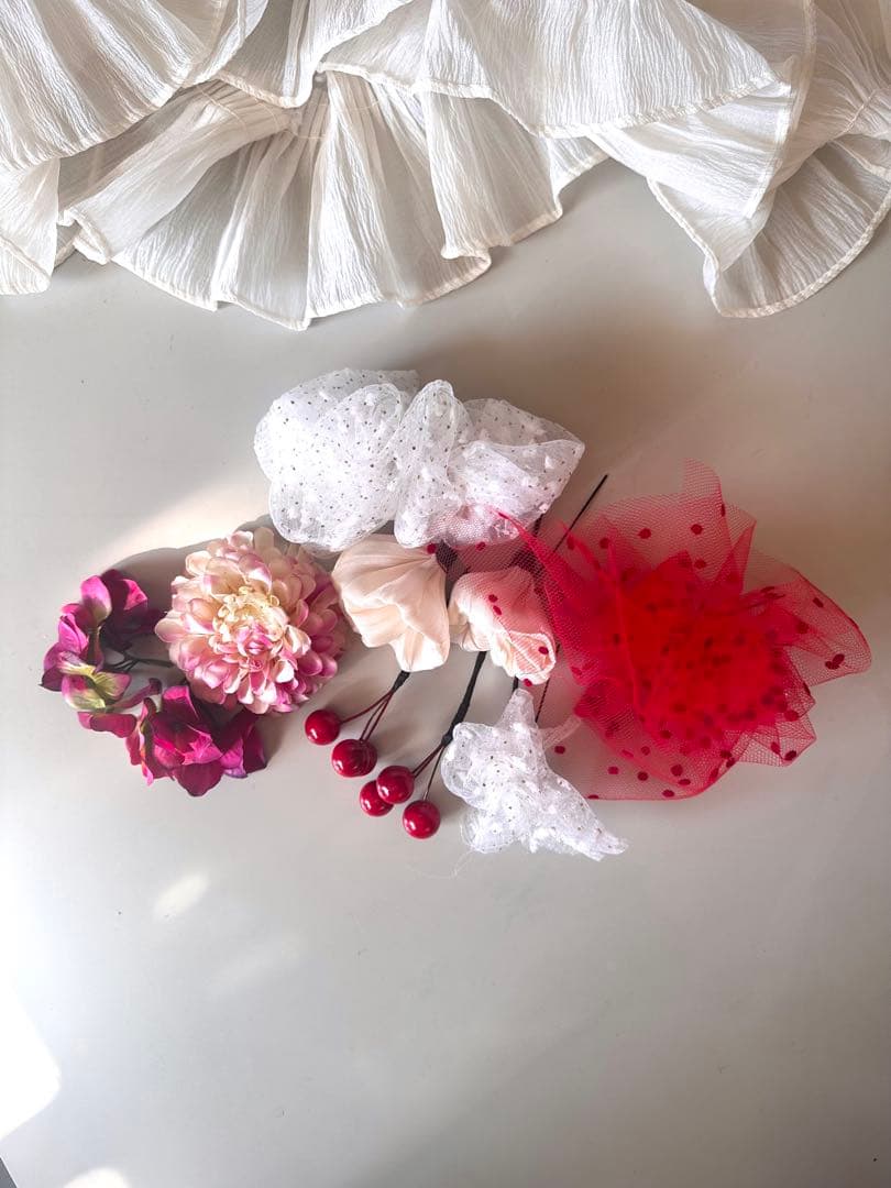 七五三髪飾り　ダリア 紫陽花 赤い実 チュール髪飾り