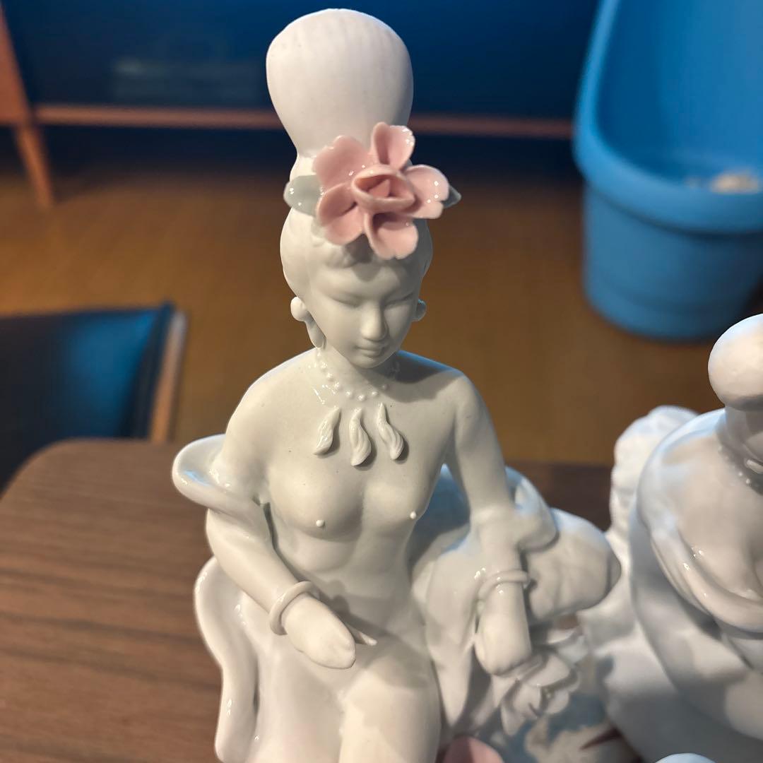 裸婦ヌード女性像の陶器置物4体セット