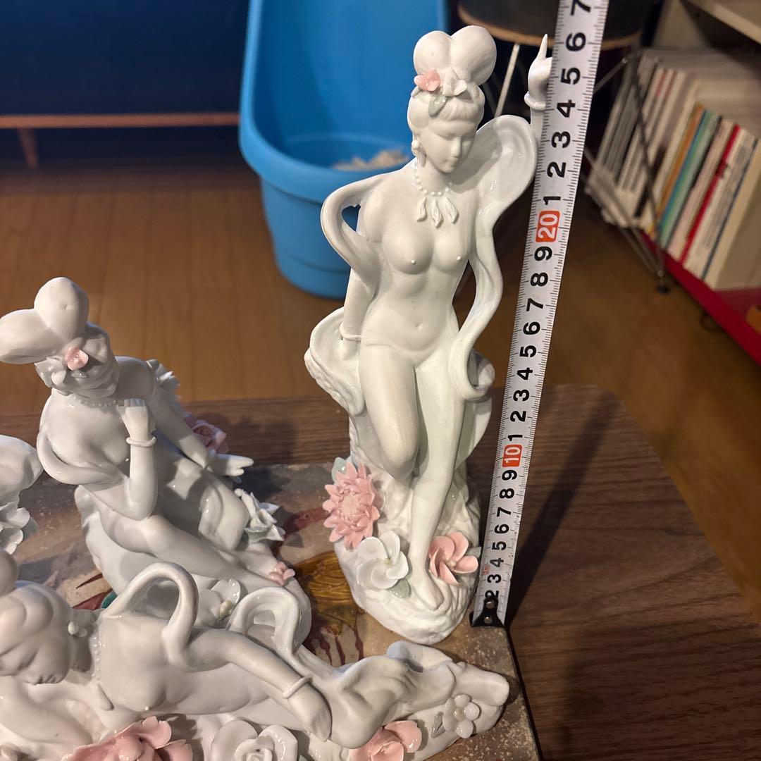 裸婦ヌード女性像の陶器置物4体セット