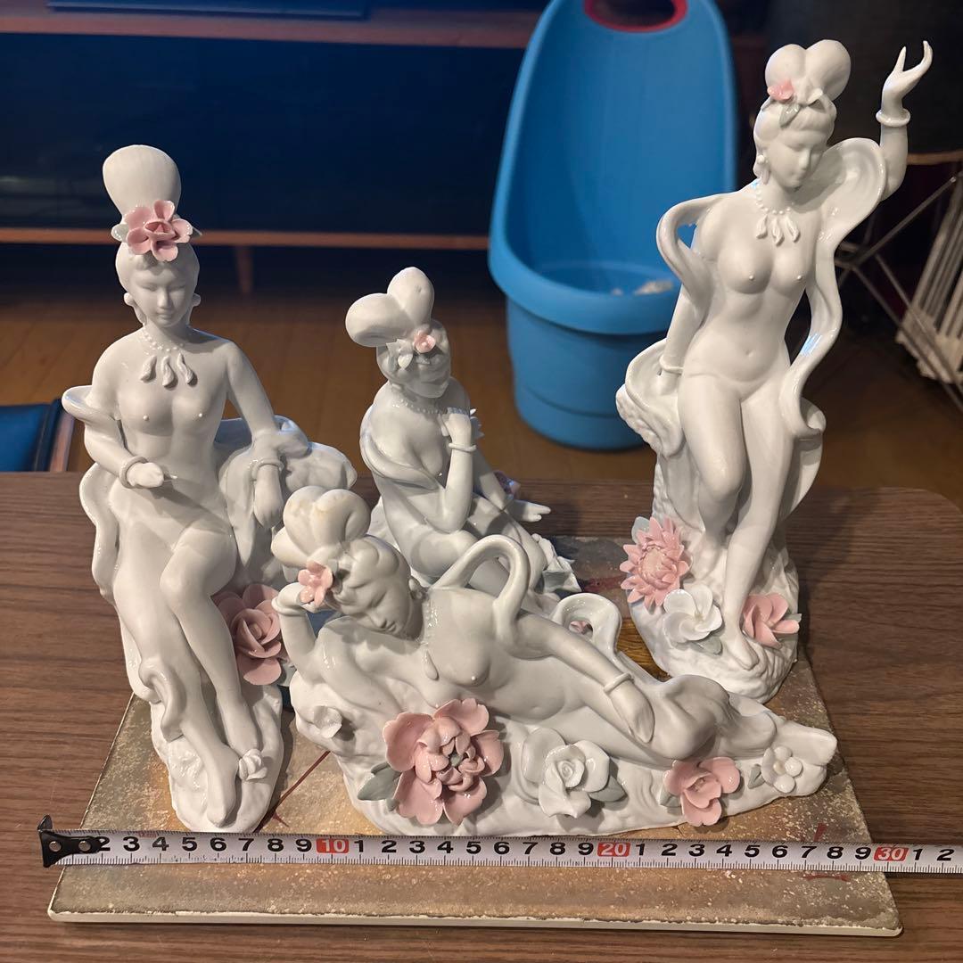 裸婦ヌード女性像の陶器置物4体セット