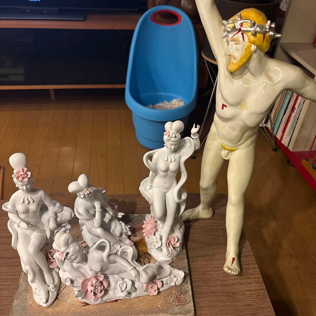 裸婦ヌード女性像の陶器置物4体セット