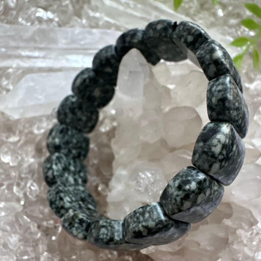 【遠野霊石】チャンスを引き寄せる高波動バングル　本来のあなたへ守りと導きを。