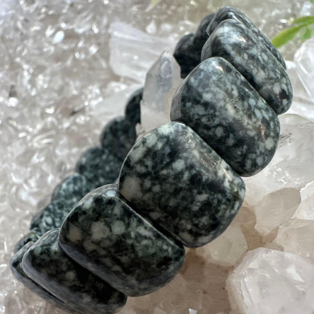 【遠野霊石】チャンスを引き寄せる高波動バングル　本来のあなたへ守りと導きを。