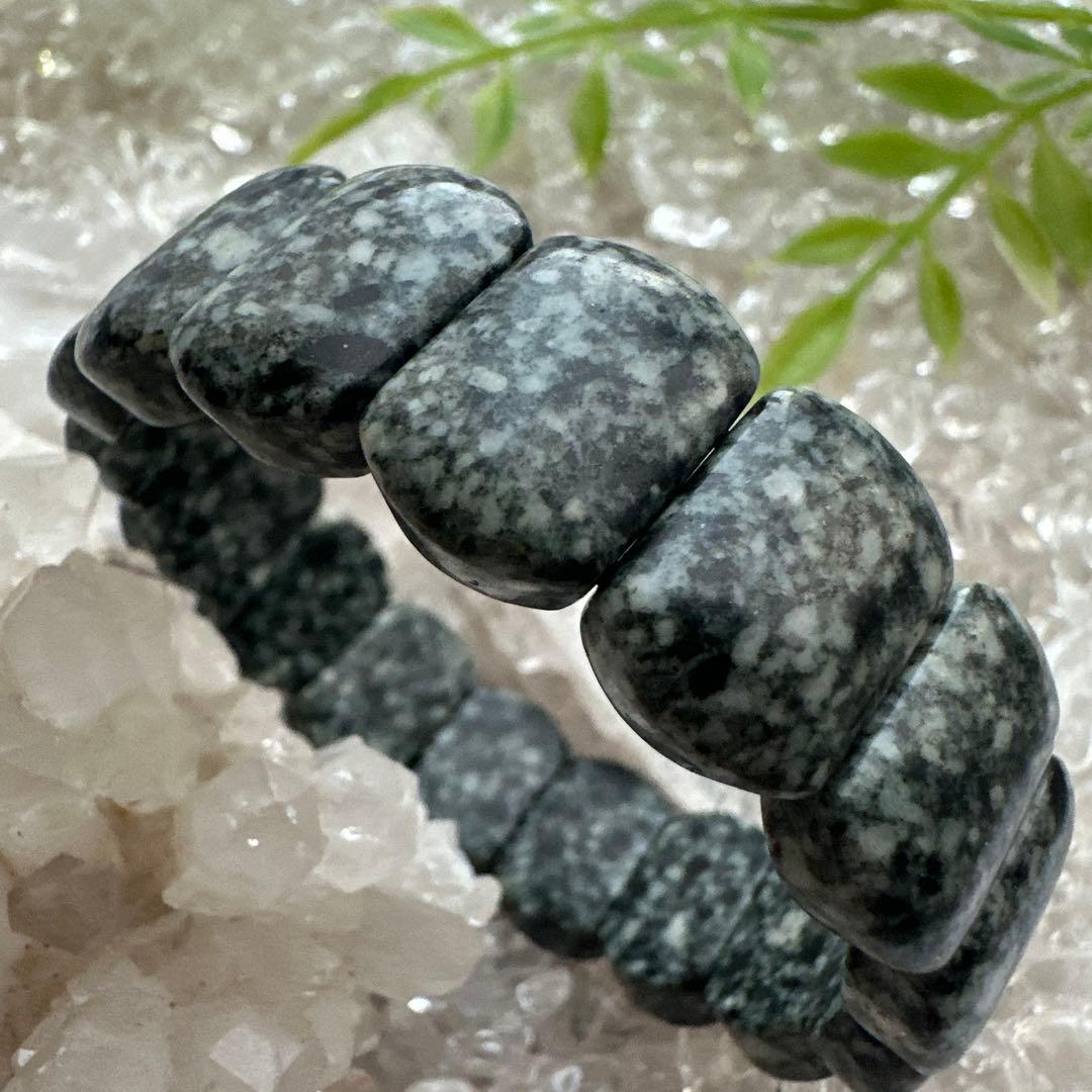 【遠野霊石】チャンスを引き寄せる高波動バングル　本来のあなたへ守りと導きを。