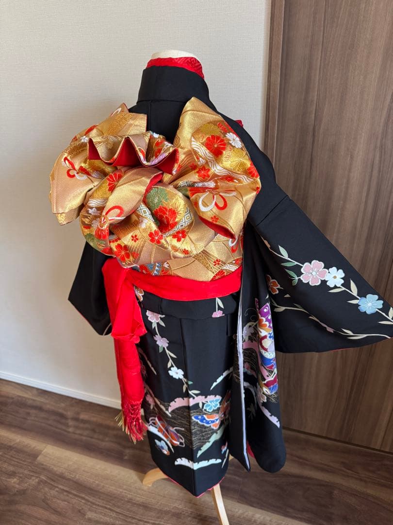 七五三に★逸品　正絹縮緬黒地に舞蝶、毱　7歳着物、袋帯のセット