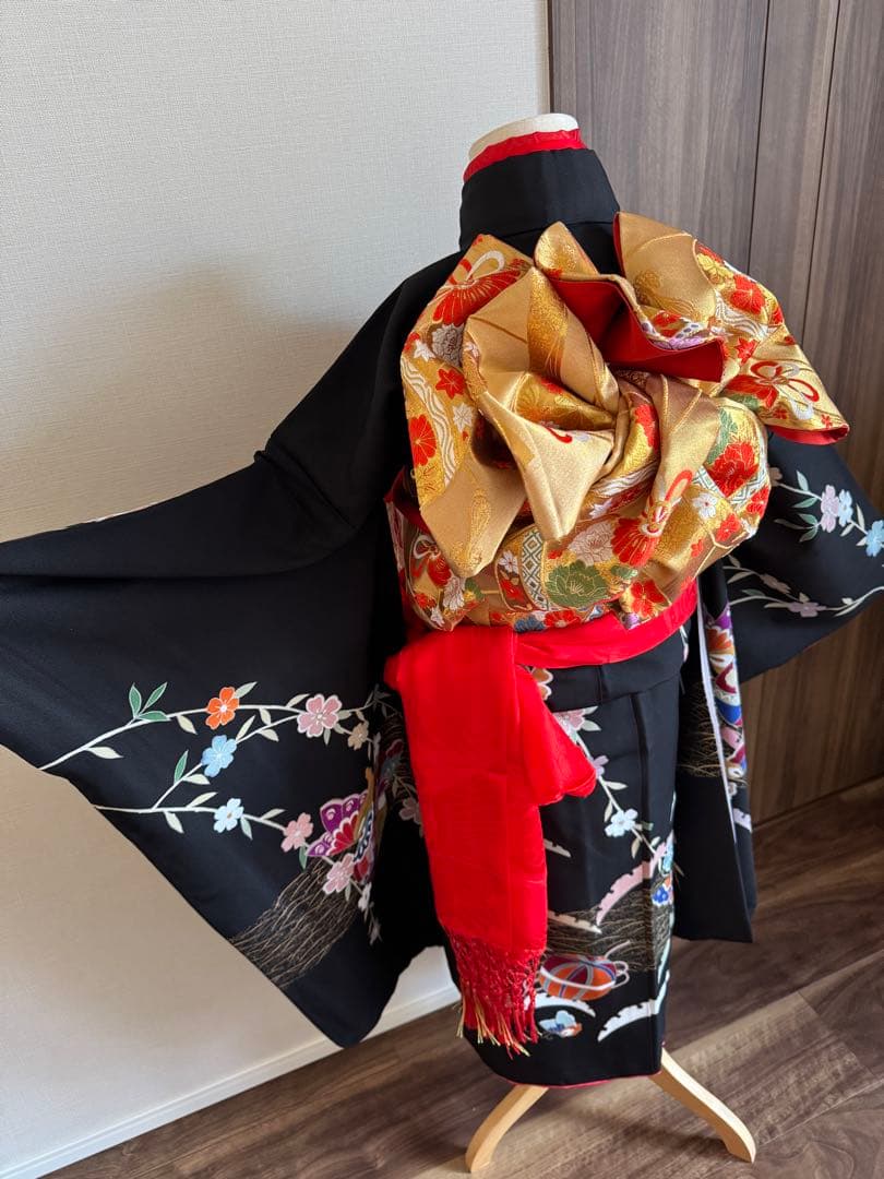 七五三に★逸品　正絹縮緬黒地に舞蝶、毱　7歳着物、袋帯のセット