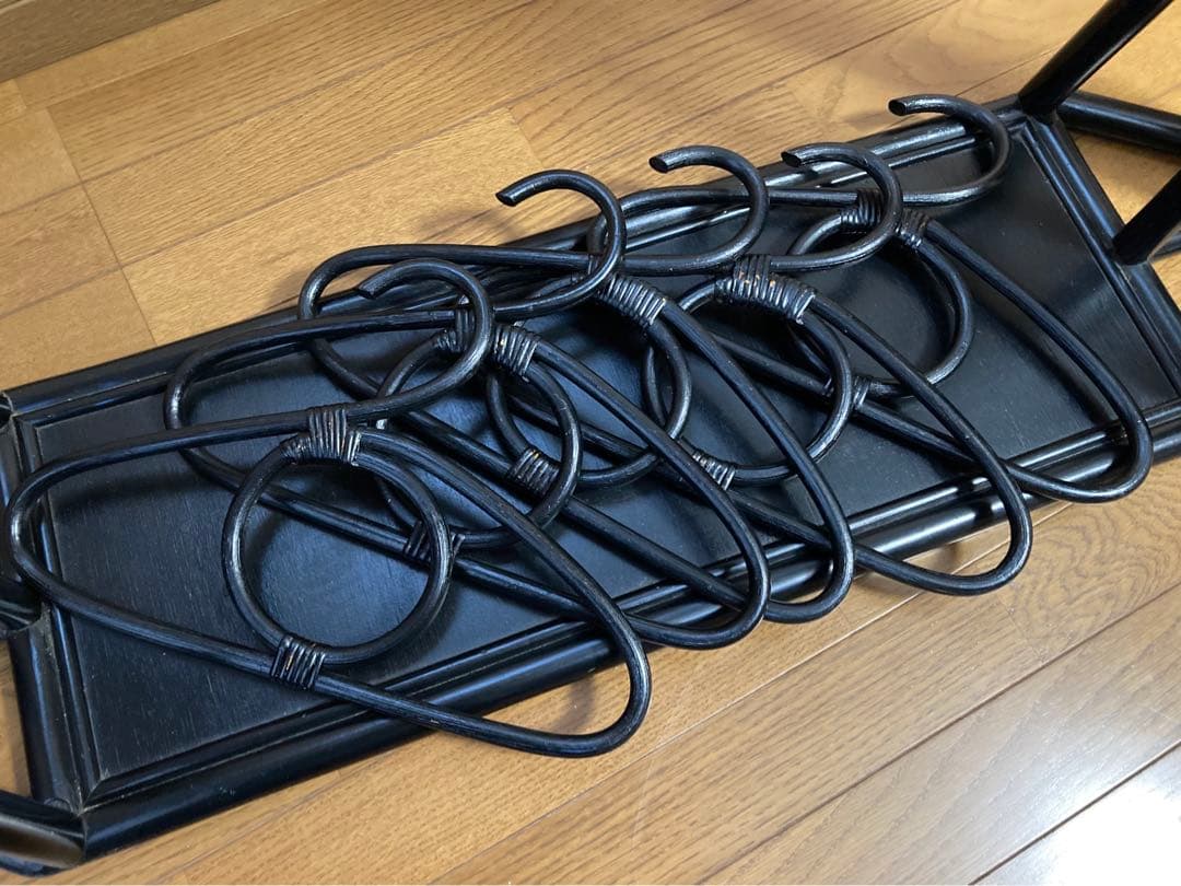 愛知県引き取り　昭和　籐　黒色　ハンガーラック　ハンガー5本付き　ラタン　木製