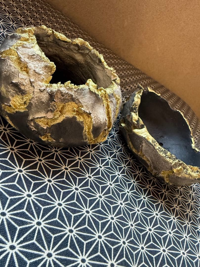 手びねり鉢 黒と金色のアクセント 約15cm 割れにくい鉢 作家鉢