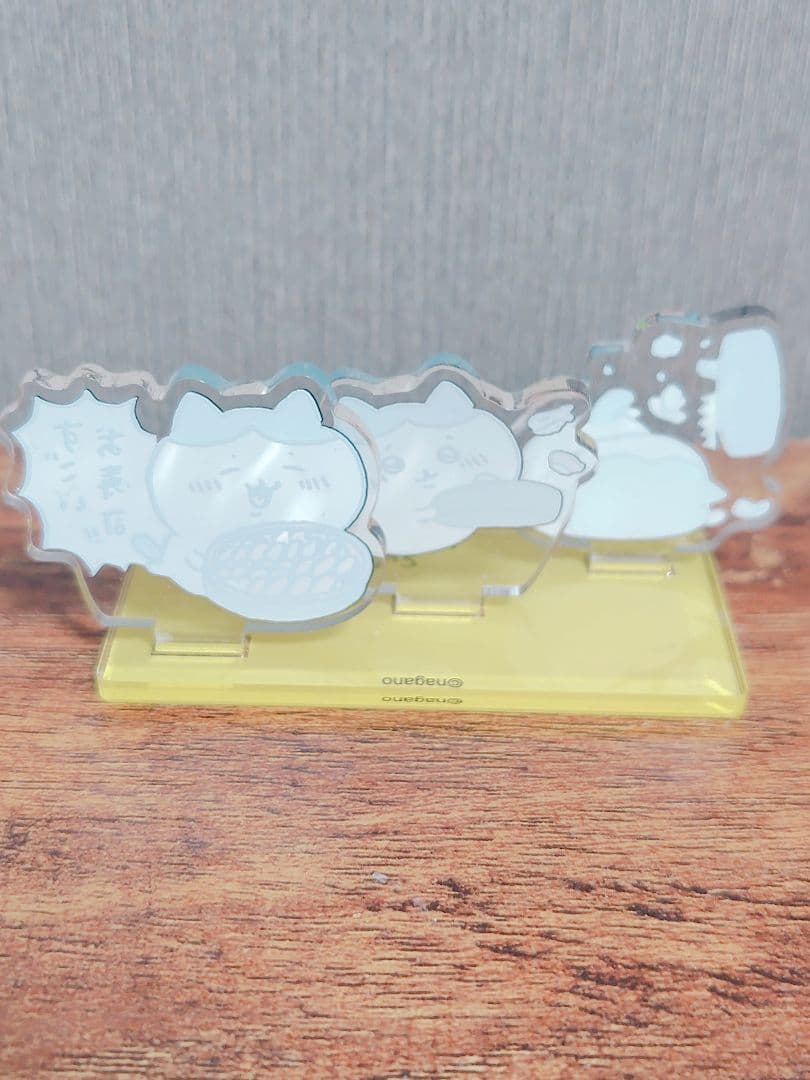 ちいかわハッピーバッグ2022 すごいお寿司 アクリルスタンド（ハチワレ