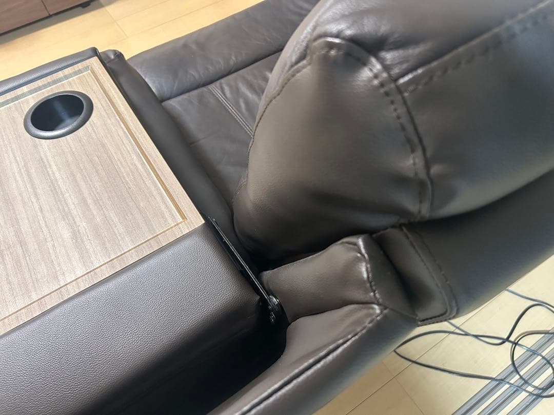 ニトリ3人掛けテーブル付き電動両側リクライニングソ ファNビリーバ