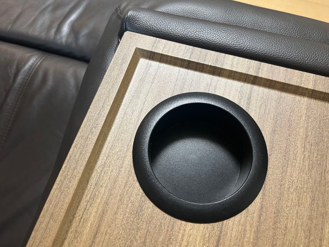 ニトリ3人掛けテーブル付き電動両側リクライニングソ ファNビリーバ