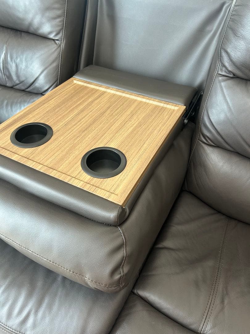 ニトリ3人掛けテーブル付き電動両側リクライニングソ ファNビリーバ