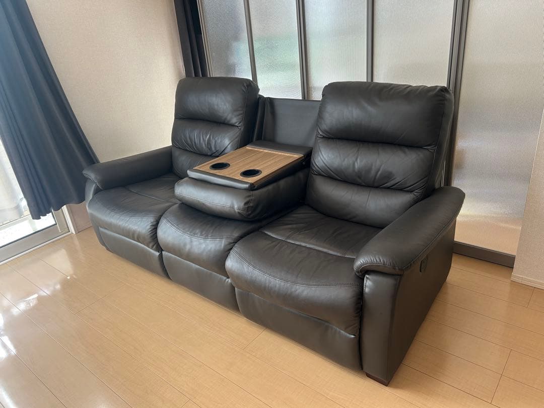 ニトリ3人掛けテーブル付き電動両側リクライニングソ ファNビリーバ