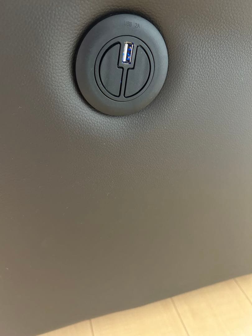 ニトリ3人掛けテーブル付き電動両側リクライニングソ ファNビリーバ