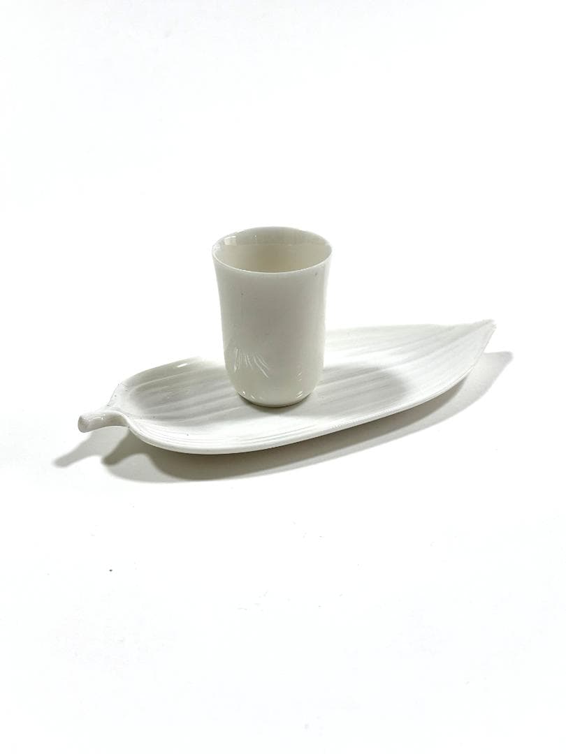 中古美品】白磁 葉型プレート＆中国茶杯セット／銘あり - メルカリ