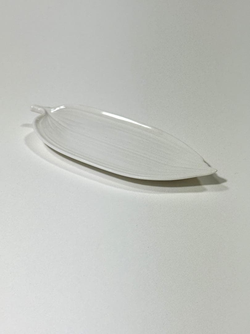 中古美品】白磁 葉型プレート＆中国茶杯セット／銘あり - メルカリ