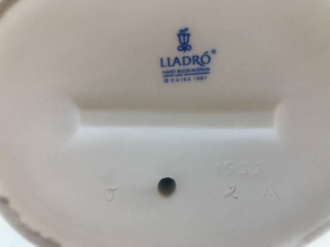 リヤドロ Not So Fast フィギュリン 少女と犬 - メルカリ