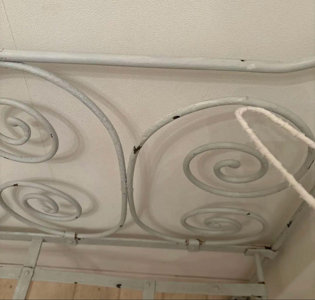 アンティークアイアンべビーベッド