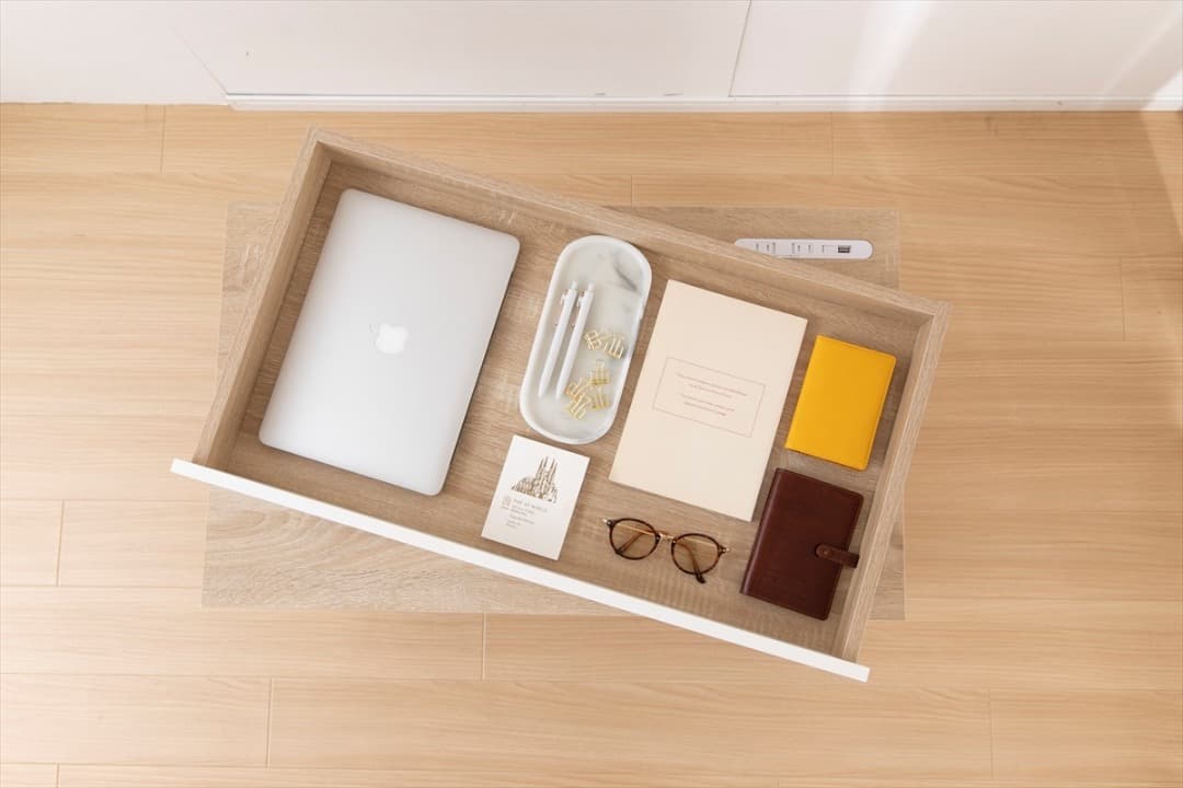 【送料無料】【幅80cm】Lino コンセント・引き出し付きデスク 机