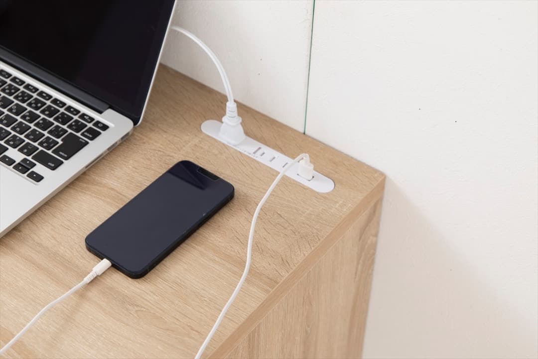 【送料無料】【幅80cm】Lino コンセント・引き出し付きデスク 机