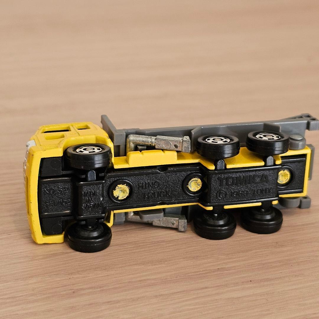 トミカ】No.56 日野 ドルフィン ブルドーザ 運搬車 日本製 - メルカリ