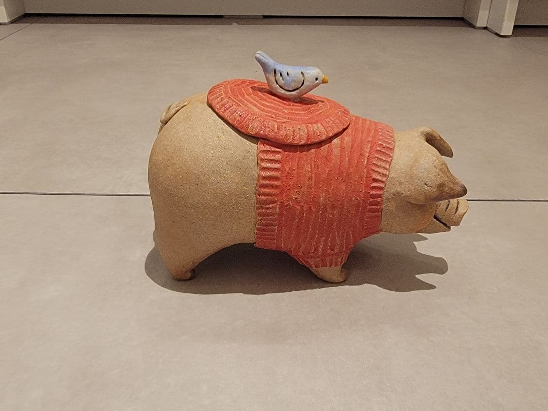 かとうゆみさん作　豚と鳥の蓋物