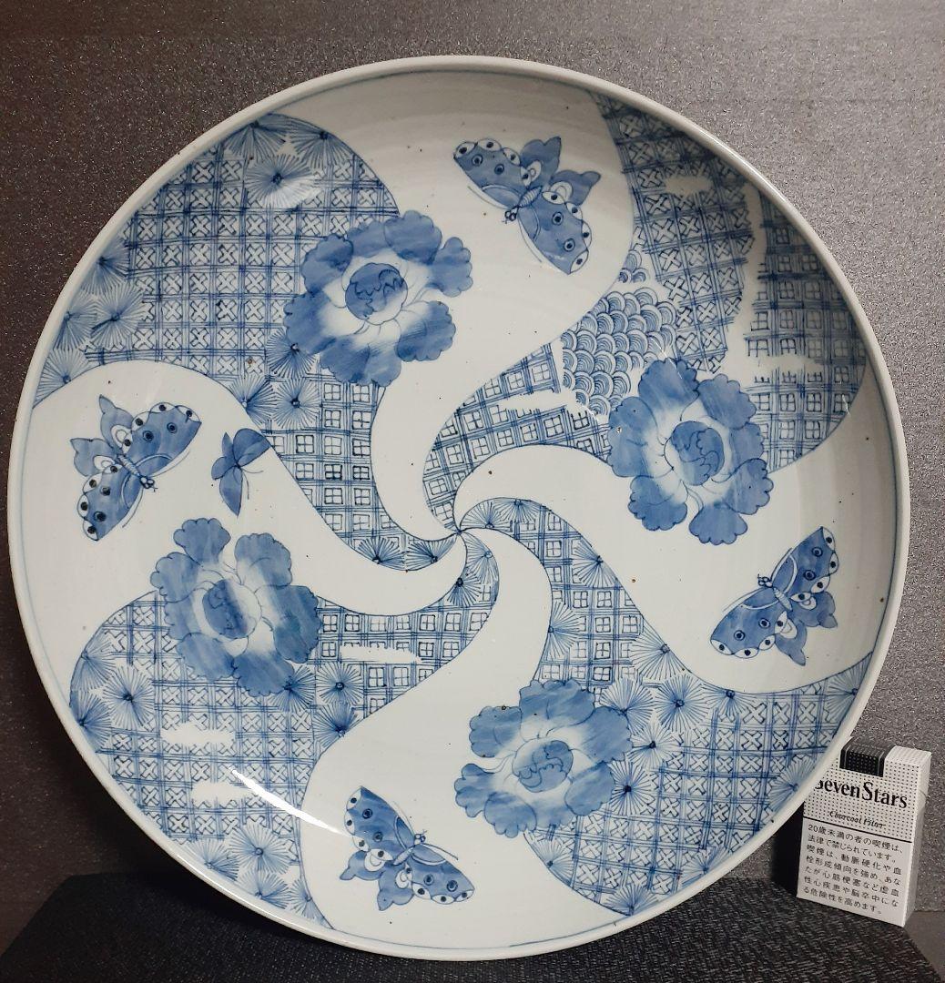 【名品】江戸時代後期　古伊万里　染付　捻り文様に牡丹に4蝶々図　41.1cm大皿