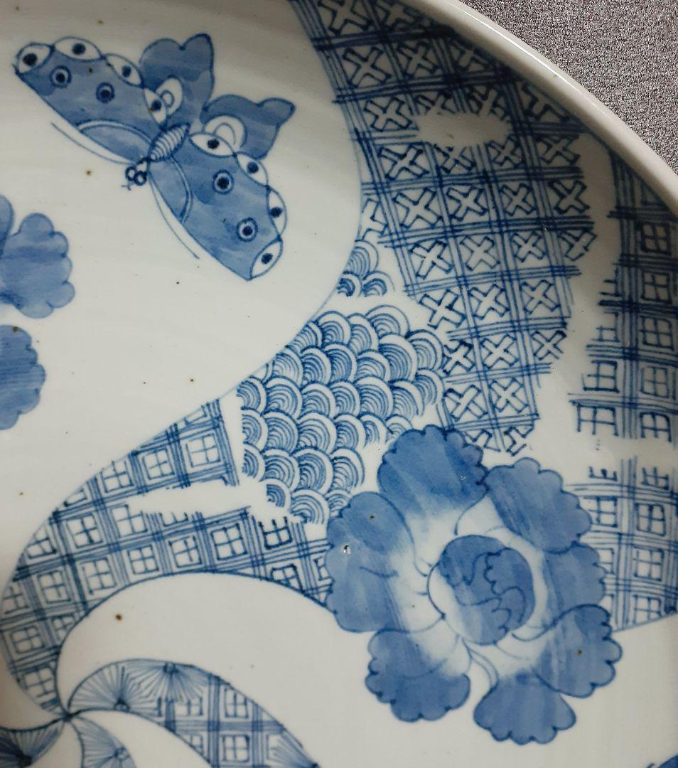 【名品】江戸時代後期　古伊万里　染付　捻り文様に牡丹に4蝶々図　41.1cm大皿