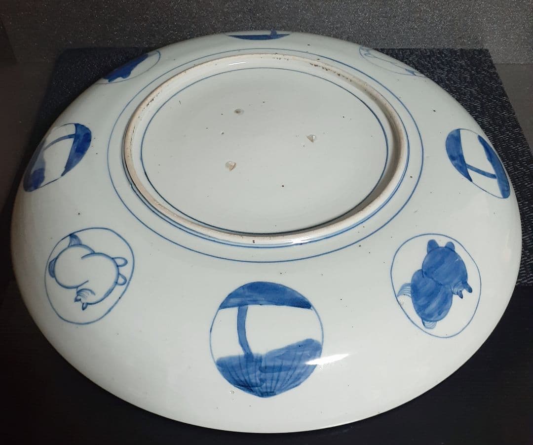 【名品】江戸時代後期　古伊万里　染付　捻り文様に牡丹に4蝶々図　41.1cm大皿