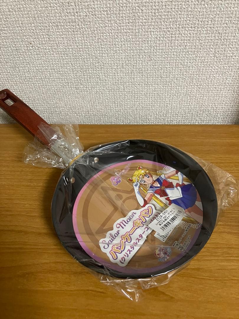 セーラームーン 【パンケーキパン】クリスタルスターコンパクト【新品】